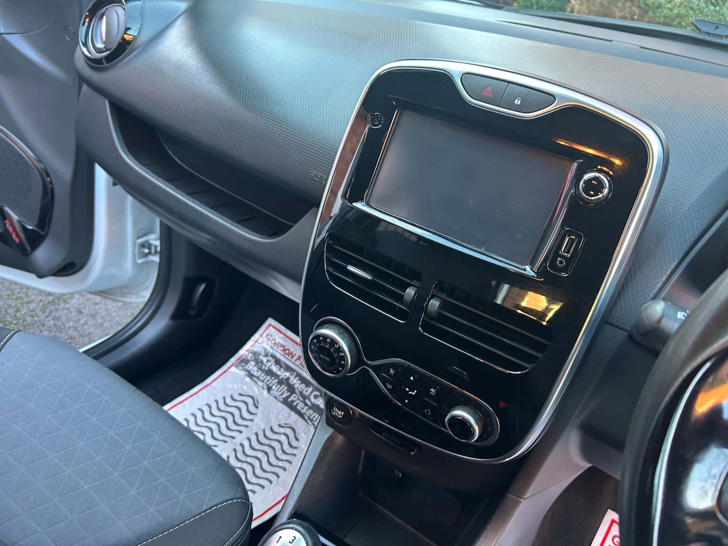 Used Renault Clio 2015 for sale - 76924784: Photo 10