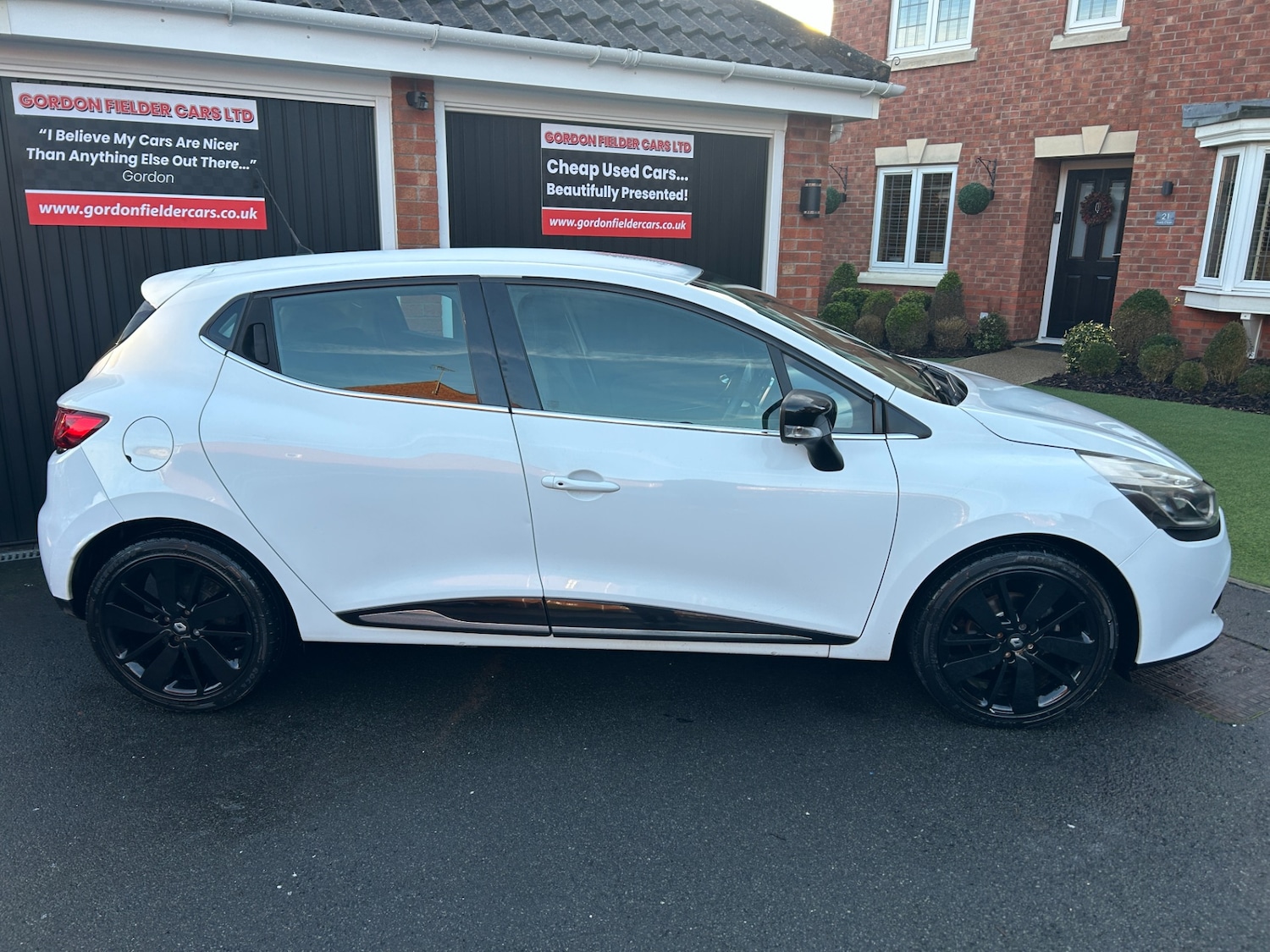 Used Renault Clio 2015 for sale - 76924784: Photo 16