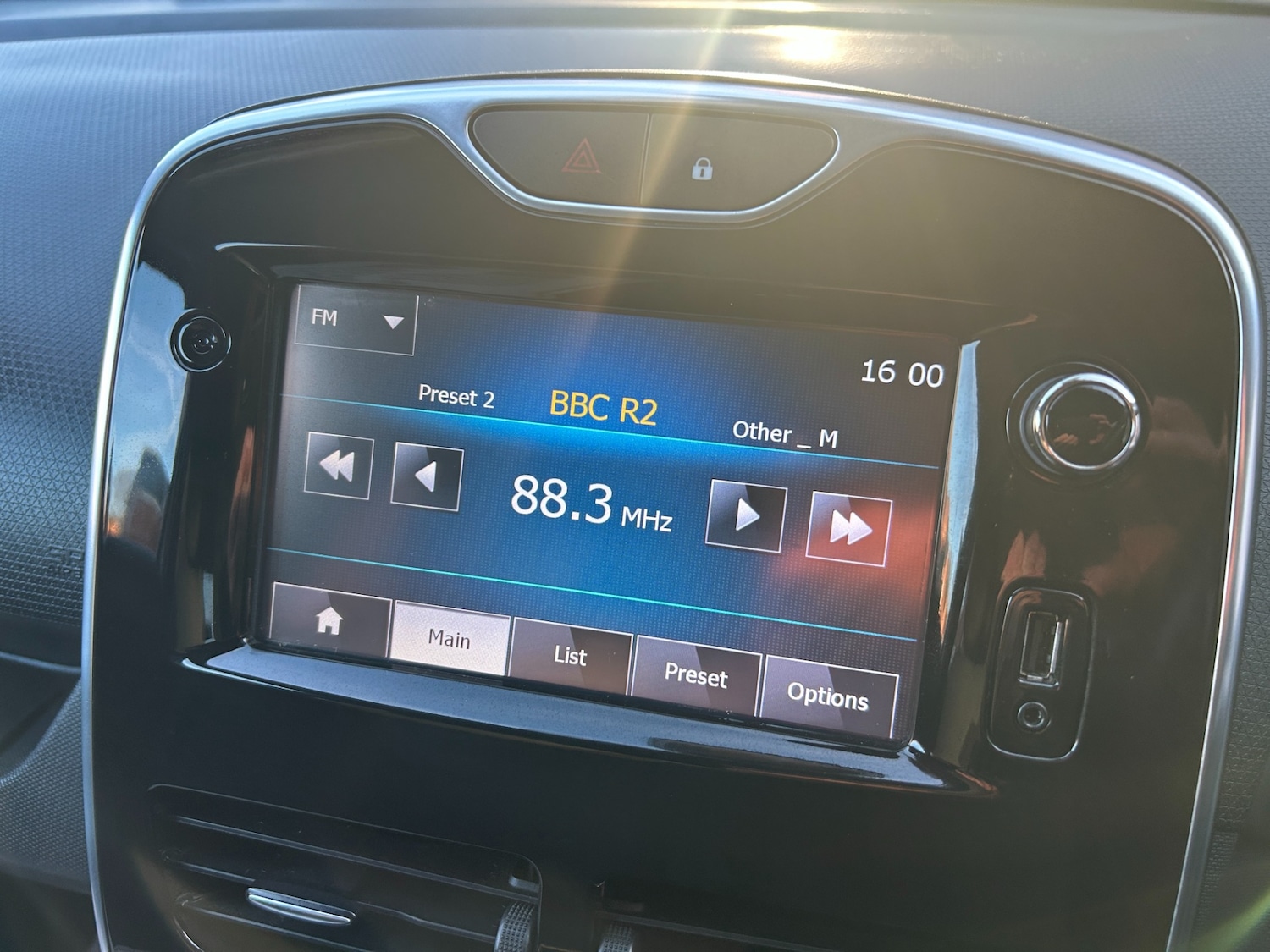 Used Renault Clio 2015 for sale - 76924784: Photo 22