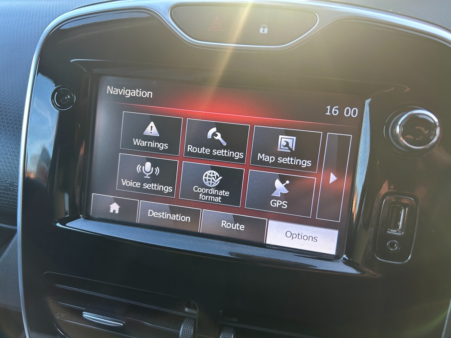 Used Renault Clio 2015 for sale - 76924784: Photo 23