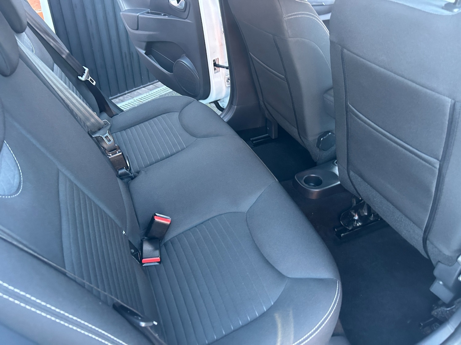 Used Renault Clio 2015 for sale - 76924784: Photo 3