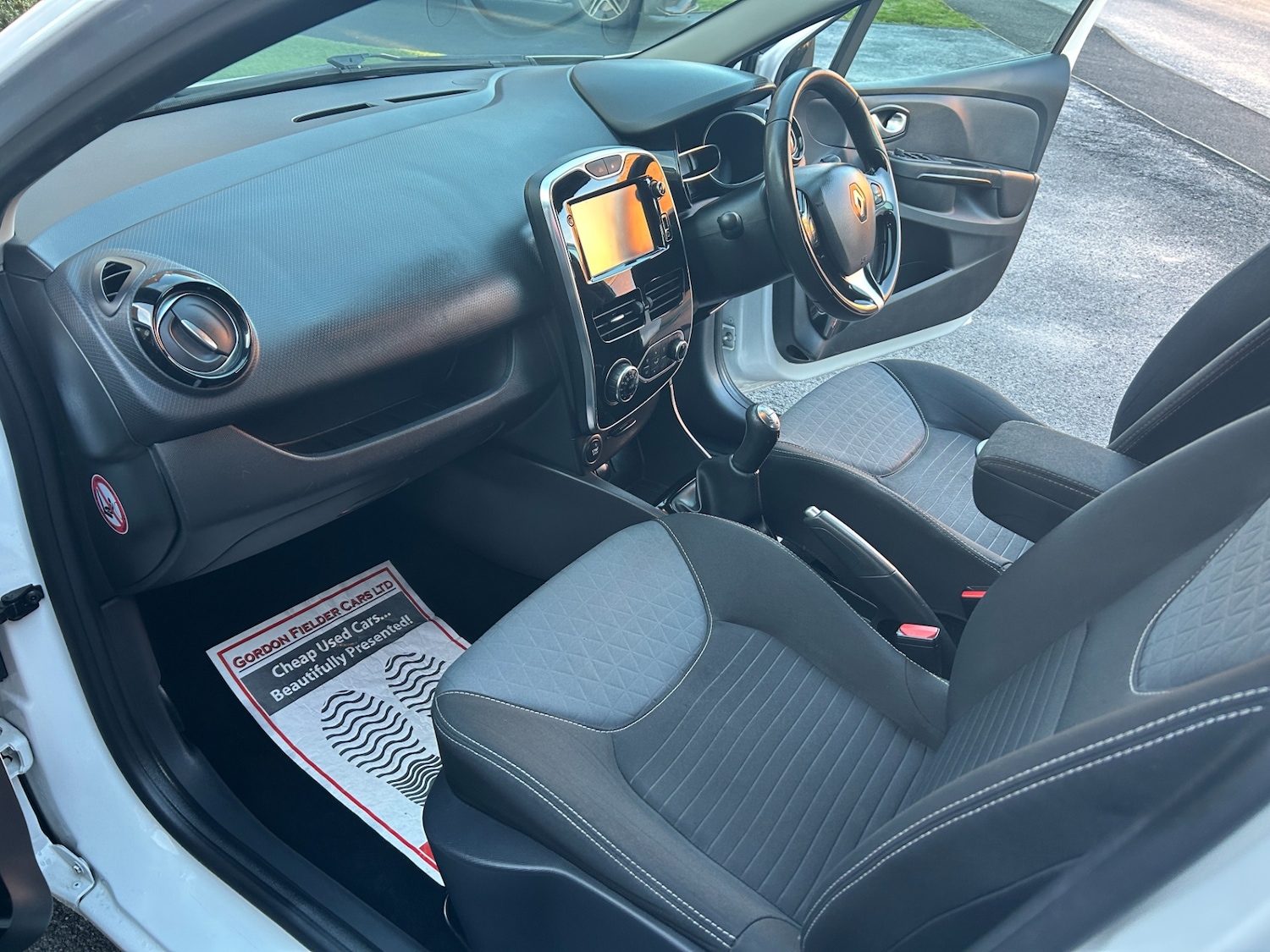 Used Renault Clio 2015 for sale - 76924784: Photo 5