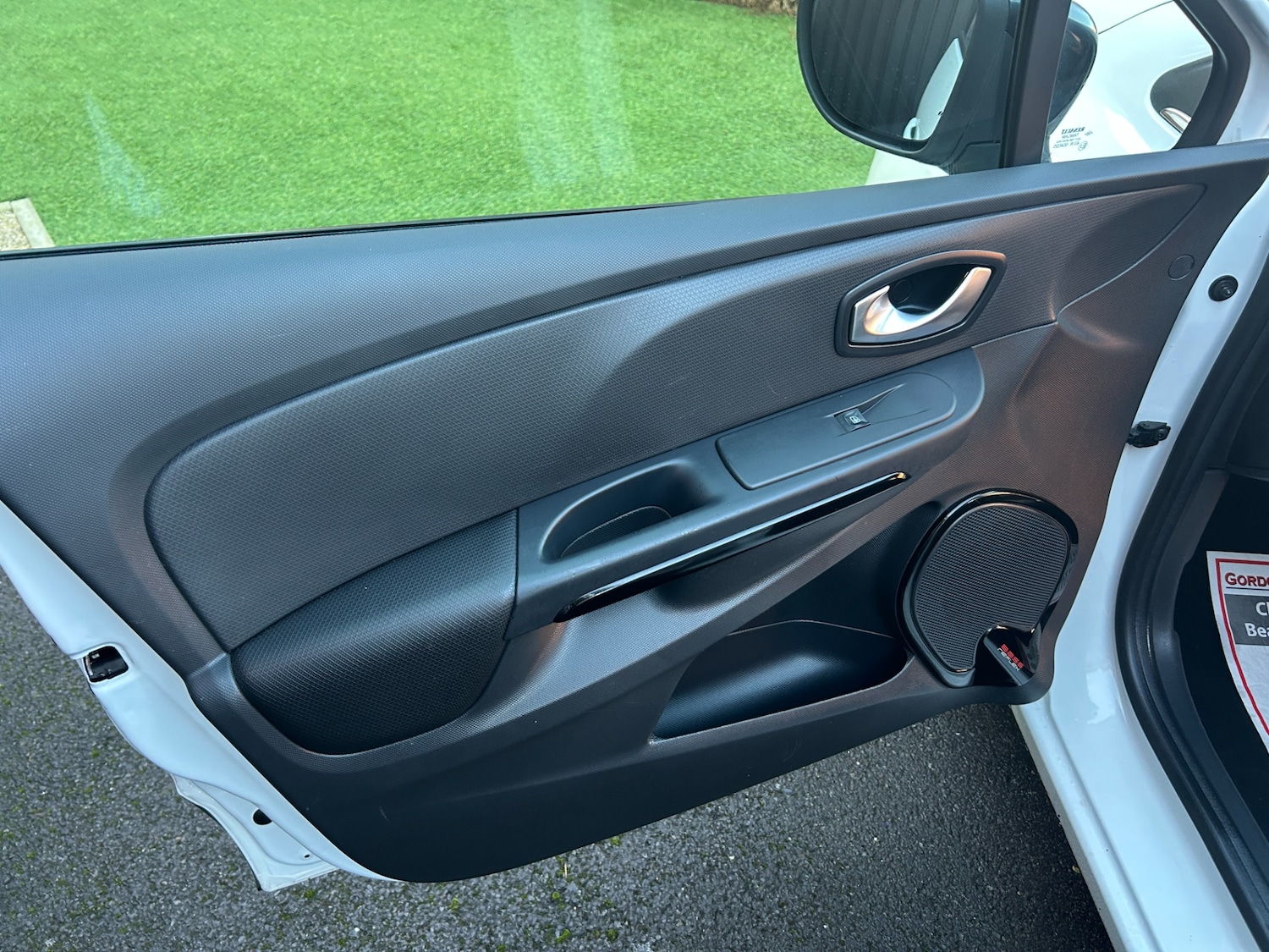 Used Renault Clio 2015 for sale - 76924784: Photo 6