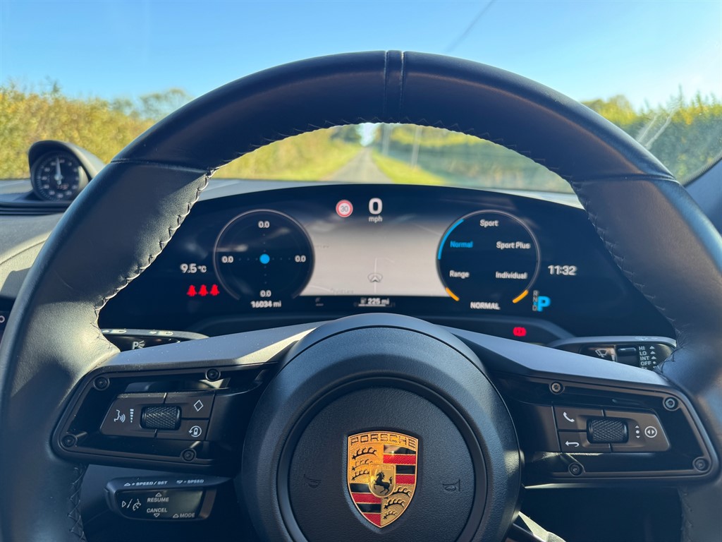 Used Porsche Taycan 2020 for sale - 76366712: Photo 11