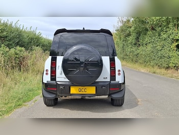 Used Land Rover Defender 110 2021 for sale - 75572092: Photo
