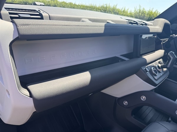 Used Land Rover Defender 2023 for sale - 76265764: Photo 13