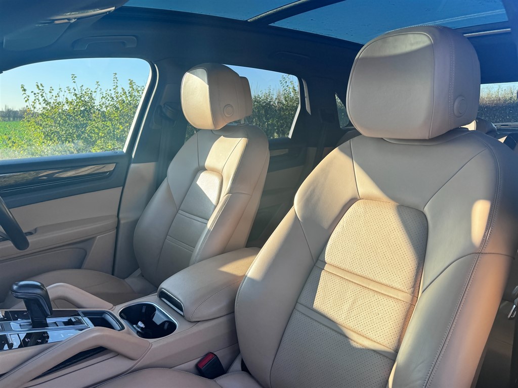 Used Porsche Cayenne 2018 for sale - 76628507: Photo 12