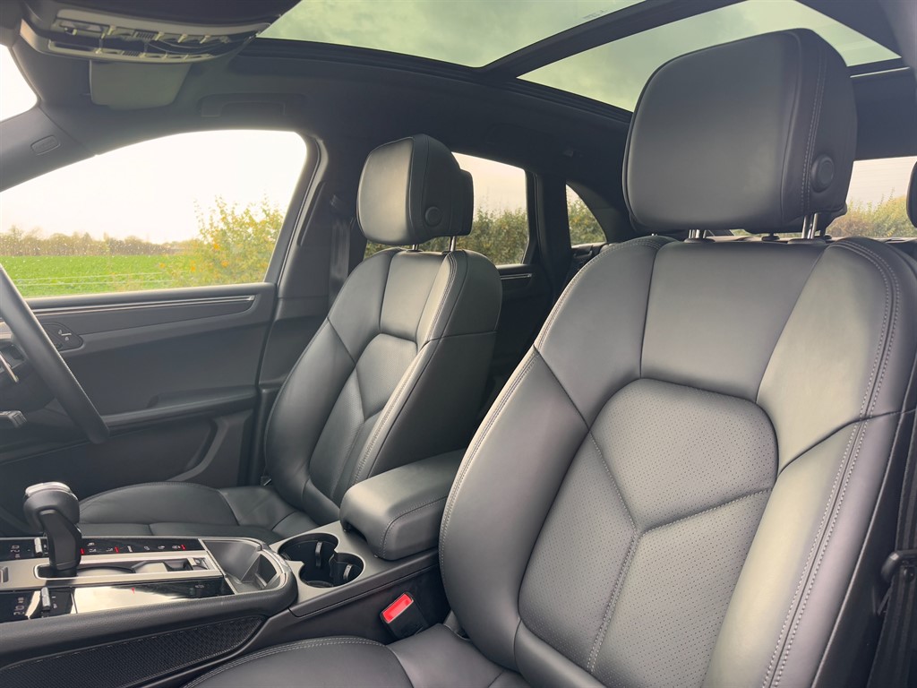 Used Porsche Macan 2021 for sale - 76438237: Photo 13