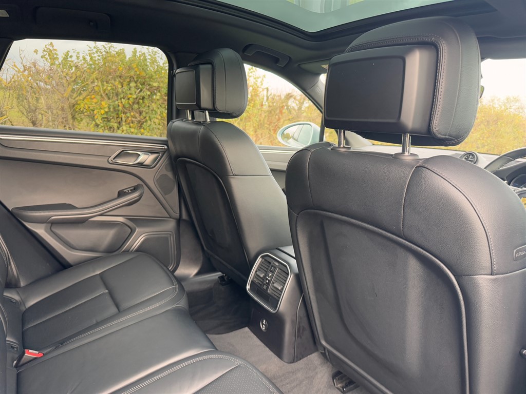 Used Porsche Macan 2021 for sale - 76438237: Photo 18