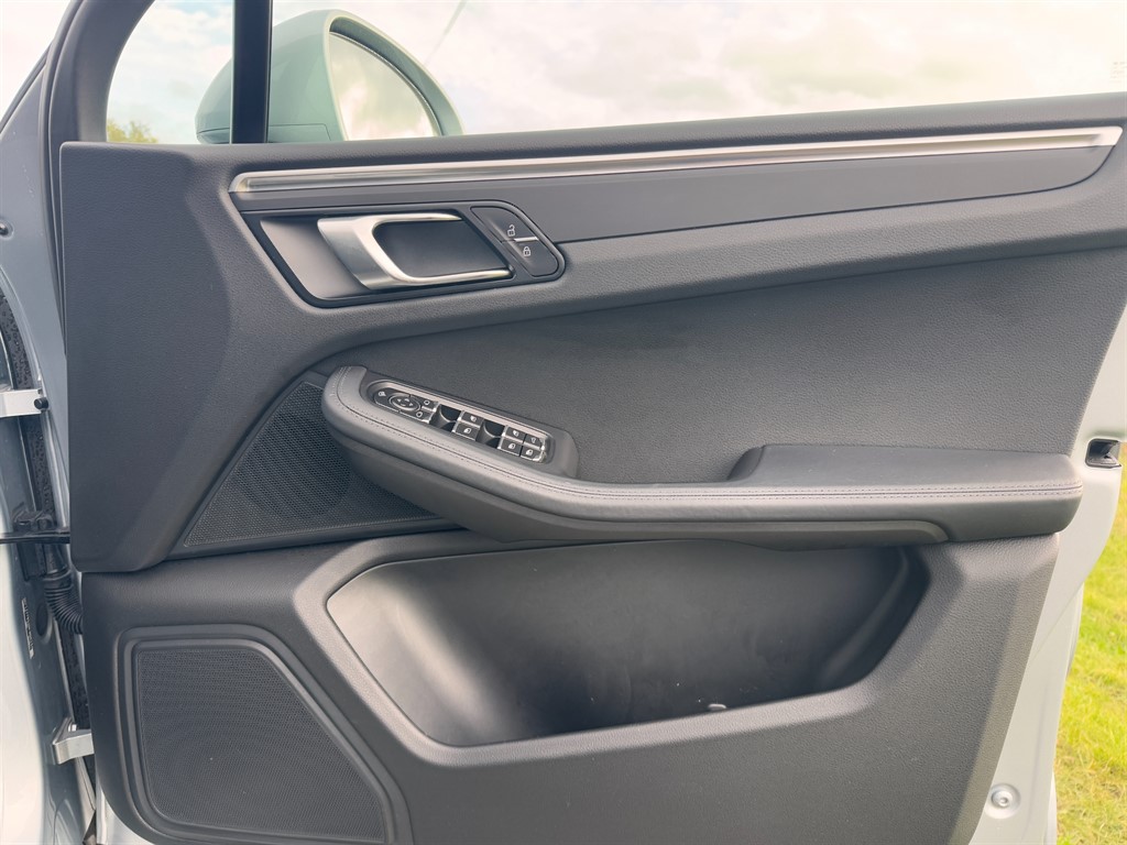 Used Porsche Macan 2021 for sale - 76438237: Photo 22