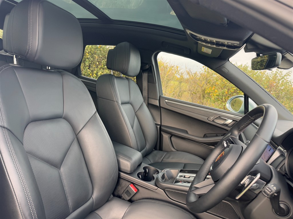 Used Porsche Macan 2021 for sale - 76438237: Photo 8