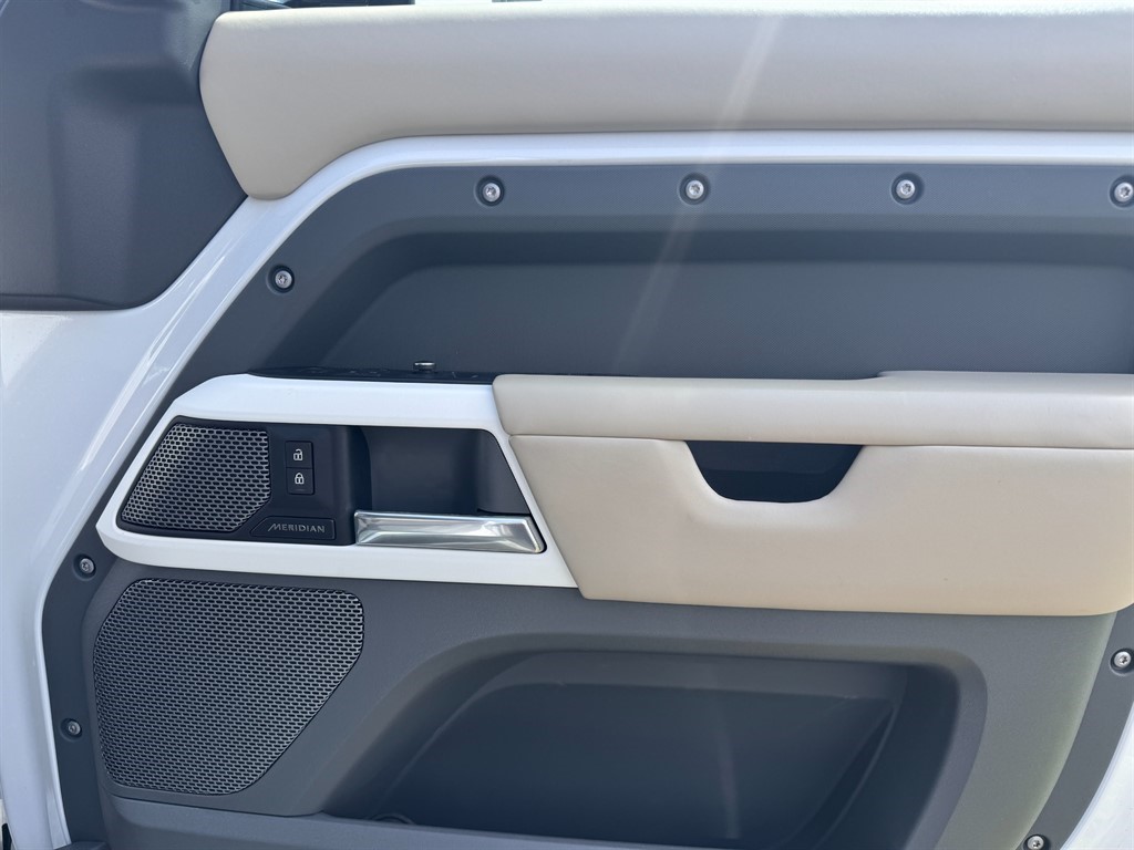 Used Land Rover Defender 110 2021 for sale - 76265761: Photo 27