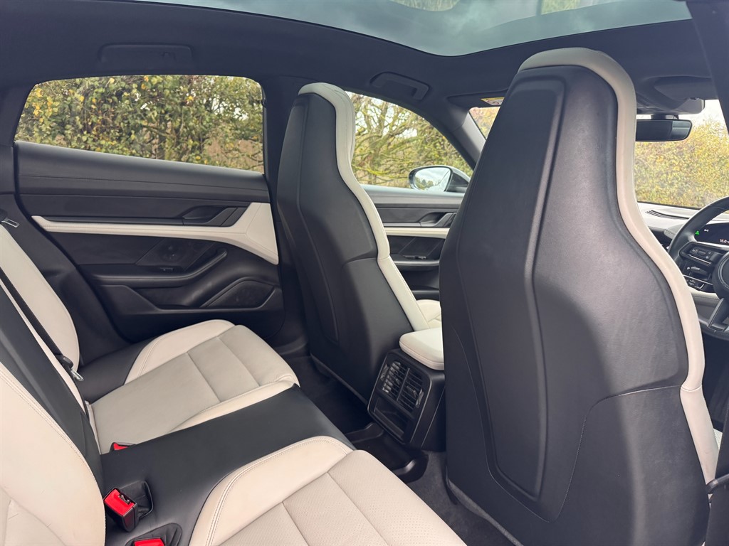 Used Porsche Taycan 2020 for sale - 76438275: Photo 15