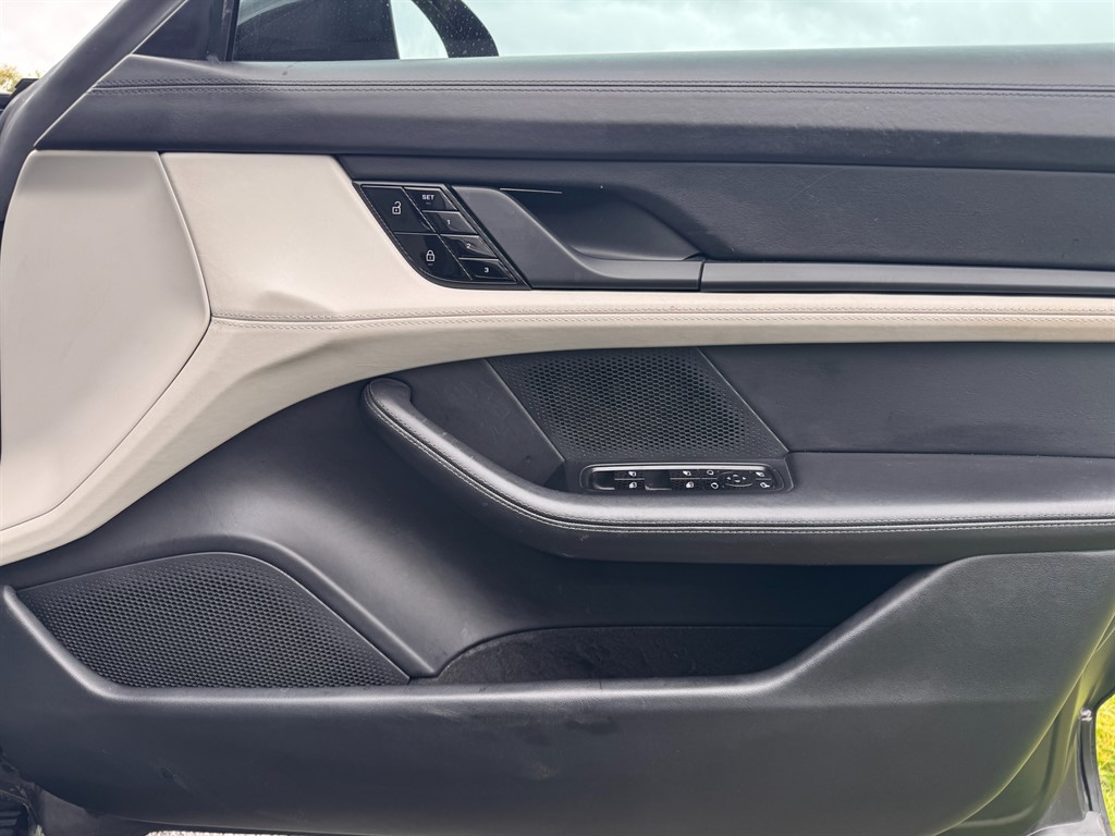 Used Porsche Taycan 2020 for sale - 76438275: Photo 19