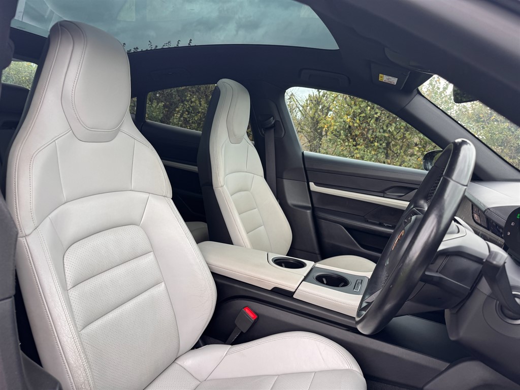 Used Porsche Taycan 2020 for sale - 76438275: Photo 8