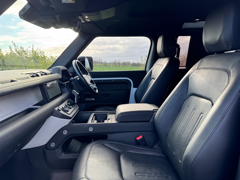 Used Land Rover Defender 2021 for sale - 76652886: Photo 11