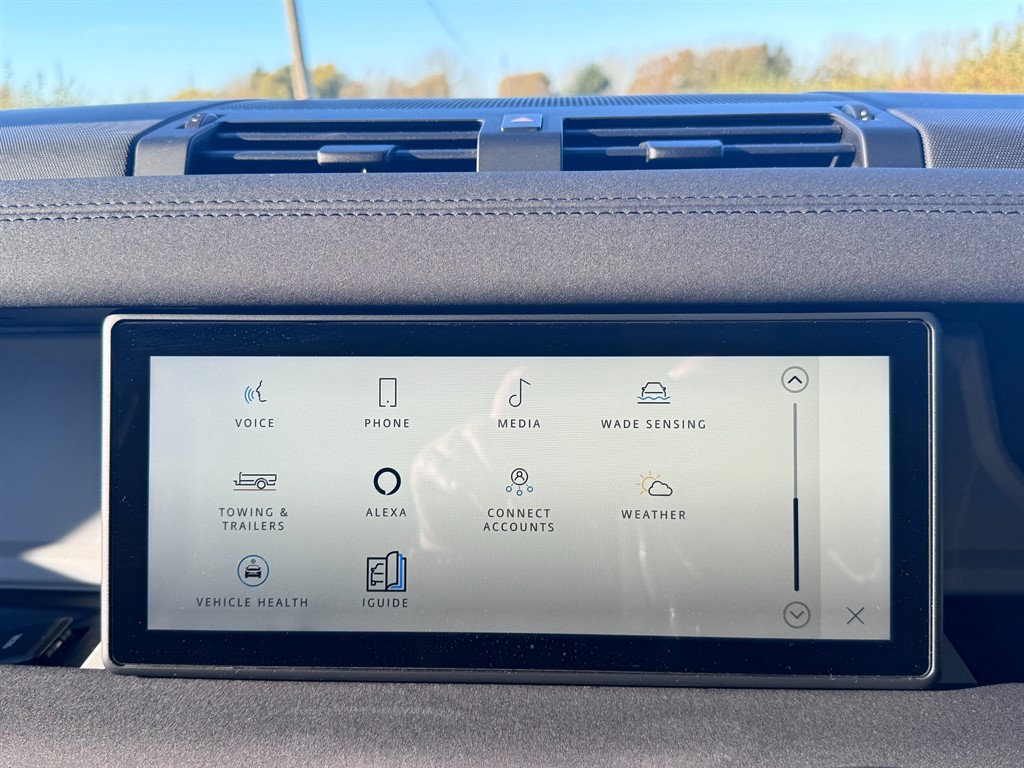 Used Land Rover Defender 2021 for sale - 76652886: Photo 17