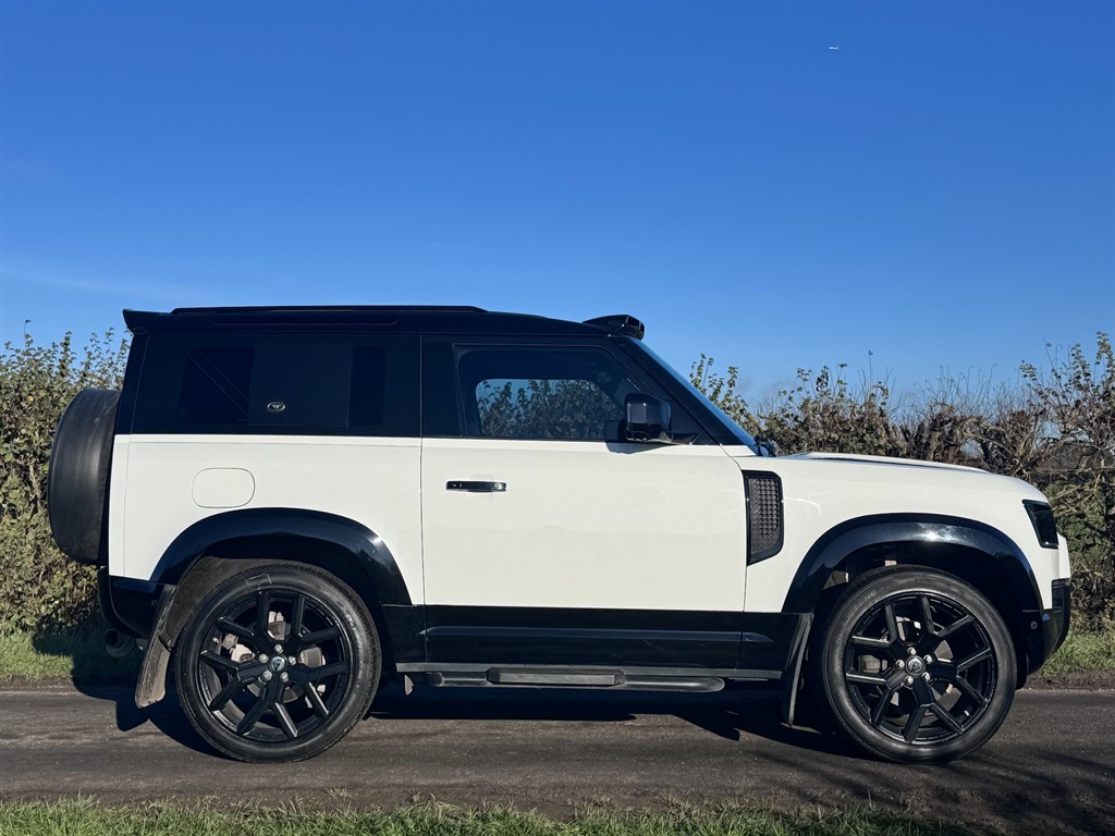 Used Land Rover Defender 2021 for sale - 76652886: Photo 2