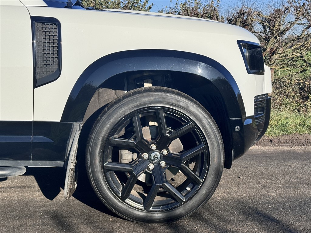 Used Land Rover Defender 2021 for sale - 76652886: Photo 31