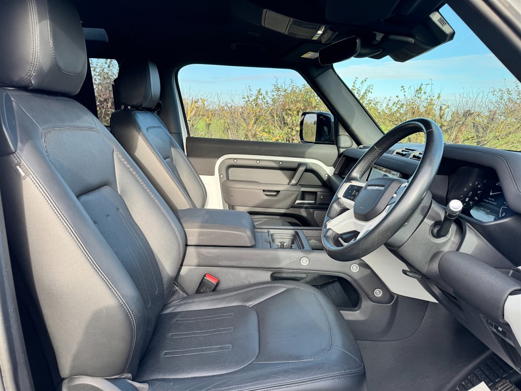 Used Land Rover Defender 2021 for sale - 76652886: Photo 7
