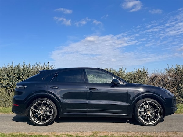 Used Porsche Cayenne 2021 for sale - 76117210: Photo 2