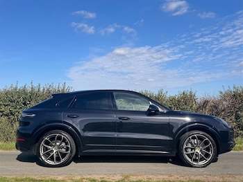 Used Porsche Cayenne 2021 for sale - 76117210: Photo 2