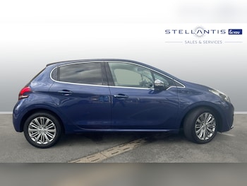 Used Peugeot 208 2017 for sale - 75901302: Photo