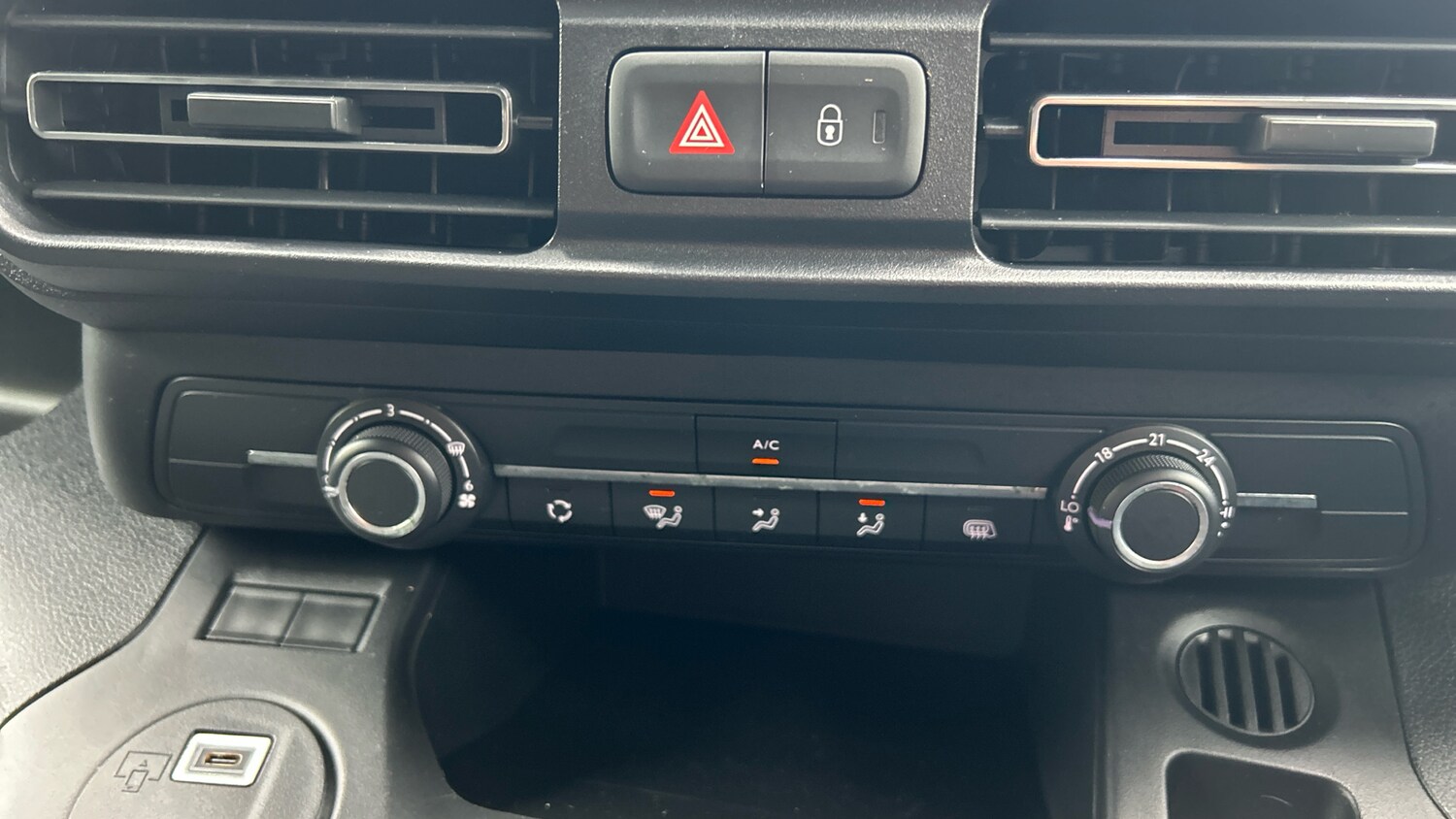 Used Citroen Berlingo 2024 for sale - 76202065: Photo 34