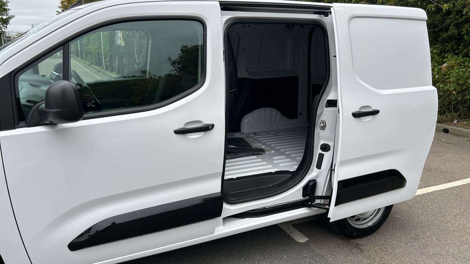 Used Citroen Berlingo 2024 for sale - 76202065: Photo 42