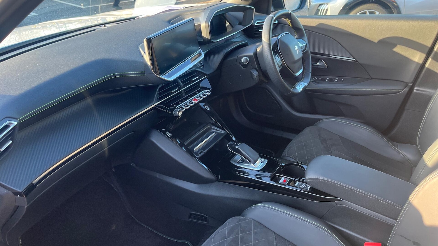 Used Peugeot 2008 2021 for sale - 77332372: Photo 12