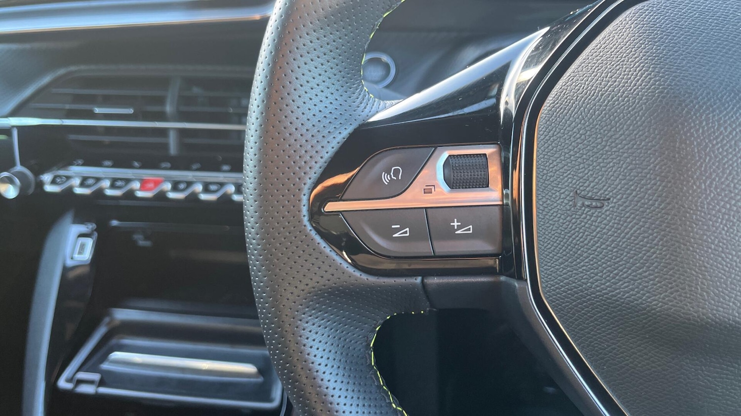 Used Peugeot 2008 2021 for sale - 77332372: Photo 23