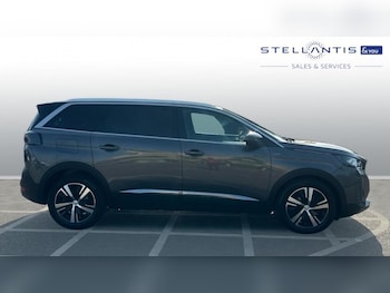 Used Peugeot 5008 2023 for sale - 79541231: Photo