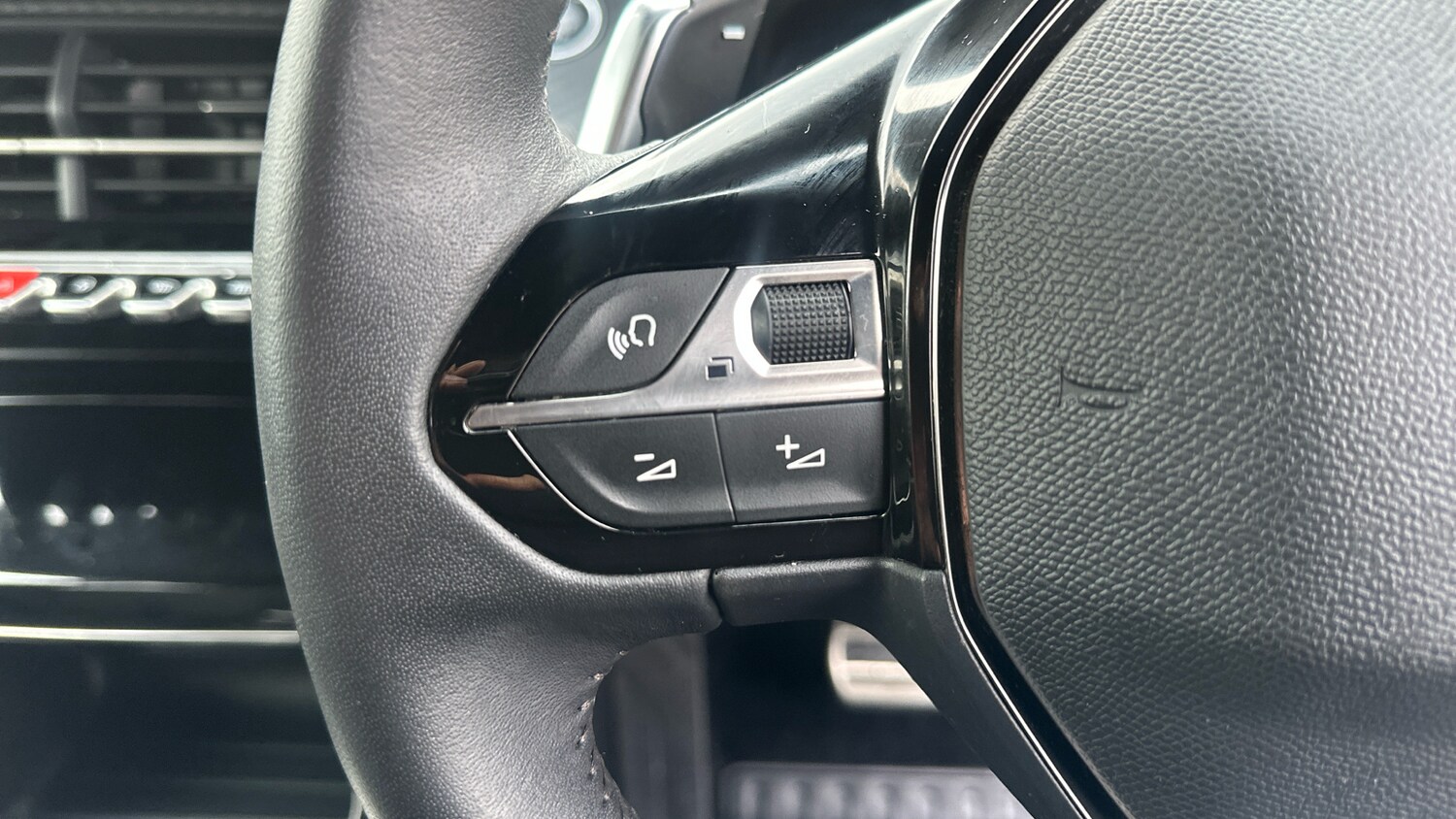 Used Peugeot 2008 2023 for sale - 77525611: Photo 23