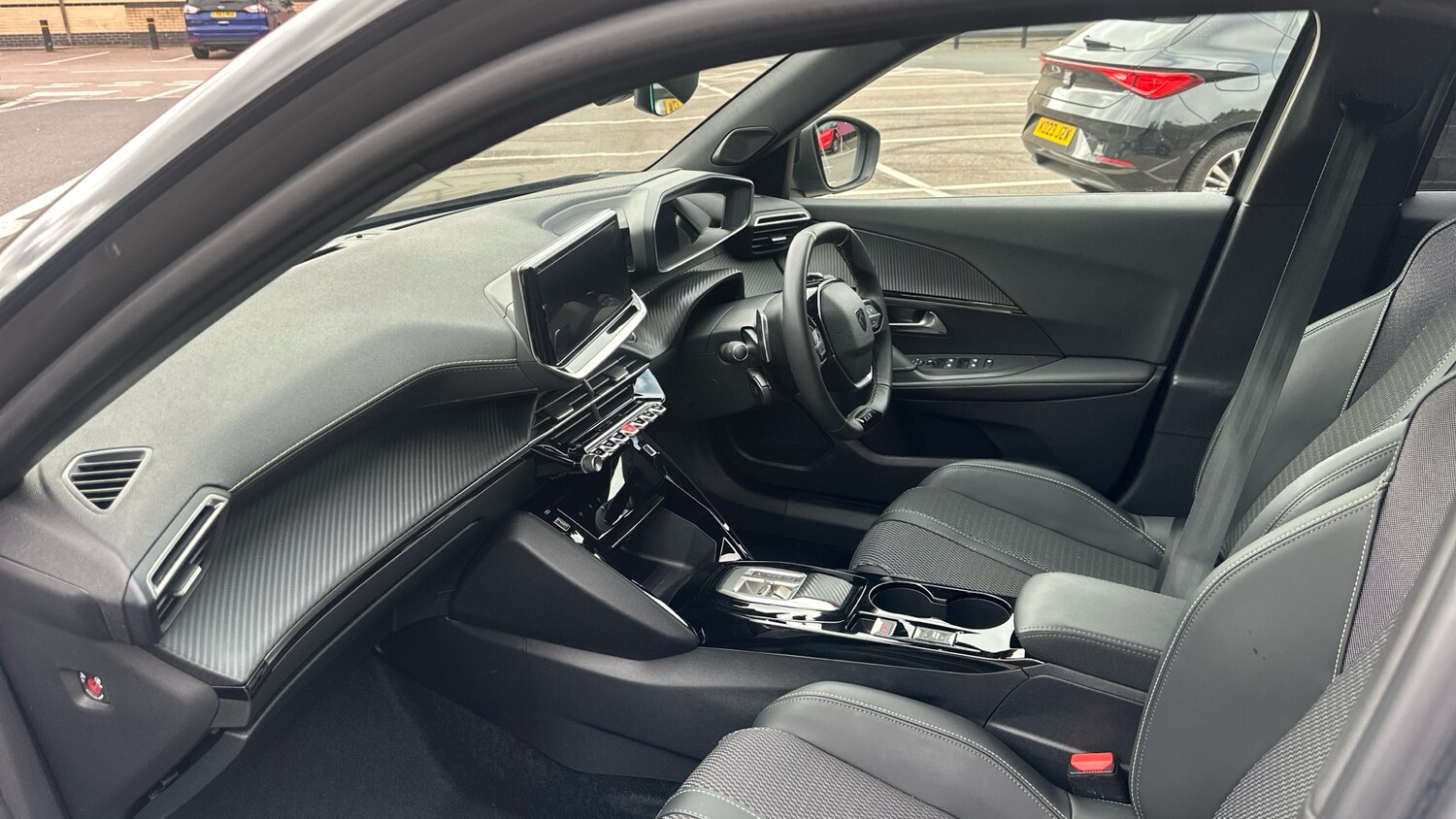 Used Peugeot 2008 2023 for sale - 76241119: Photo 12