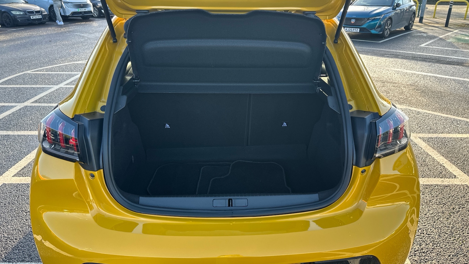 Used Peugeot 208 2023 for sale - 77018070: Photo 19