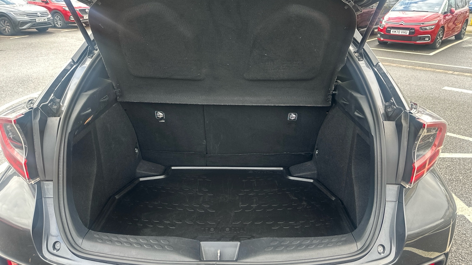 Used Toyota C-HR 2019 for sale - 77659636: Photo 19