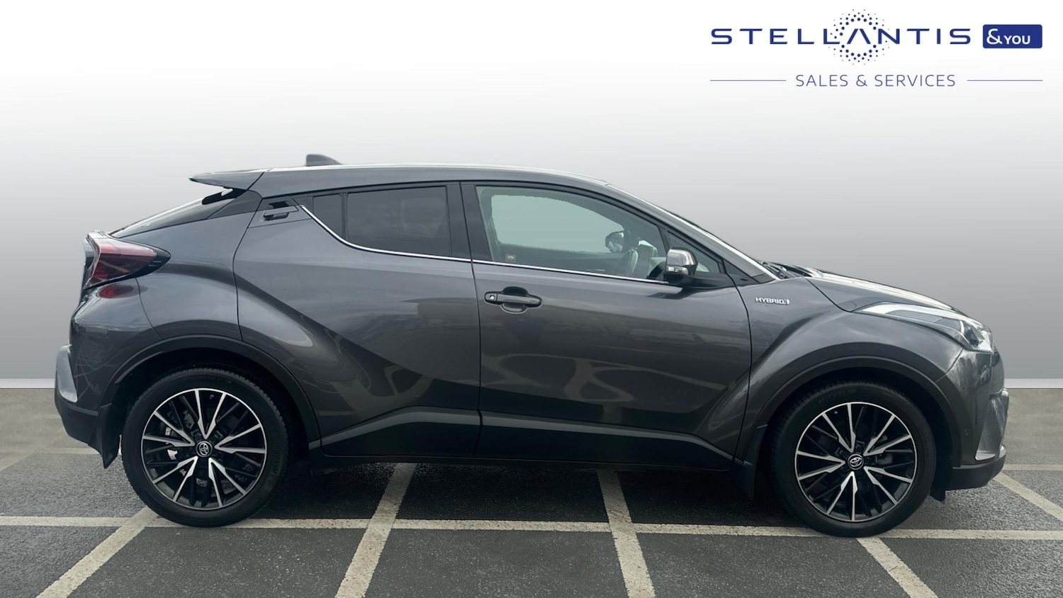 Used Toyota C-HR 2019 for sale - 77659636: Photo 2