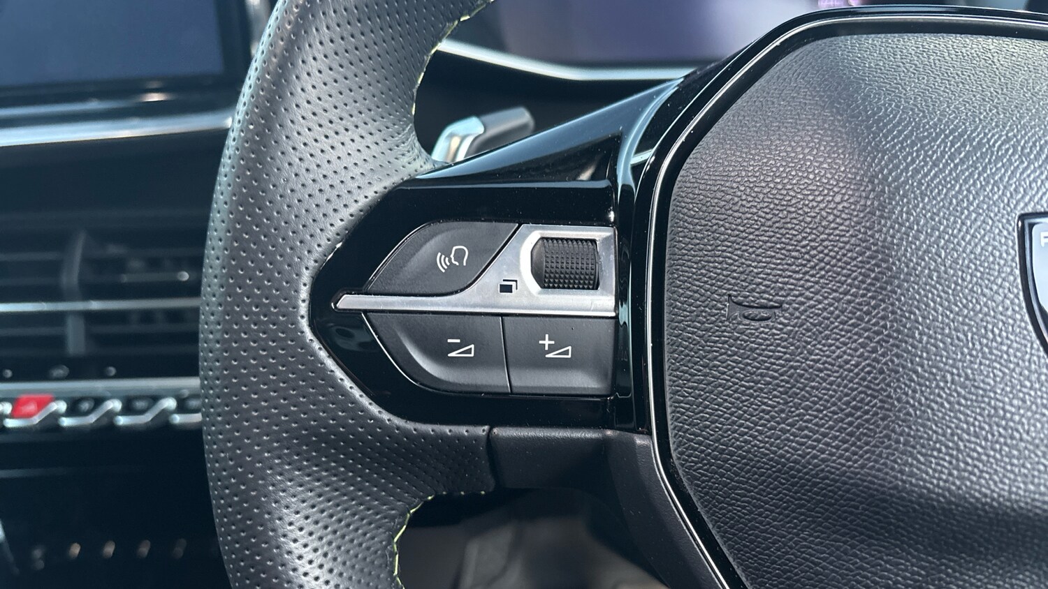 Used Peugeot 2008 2024 for sale - 76803262: Photo 23