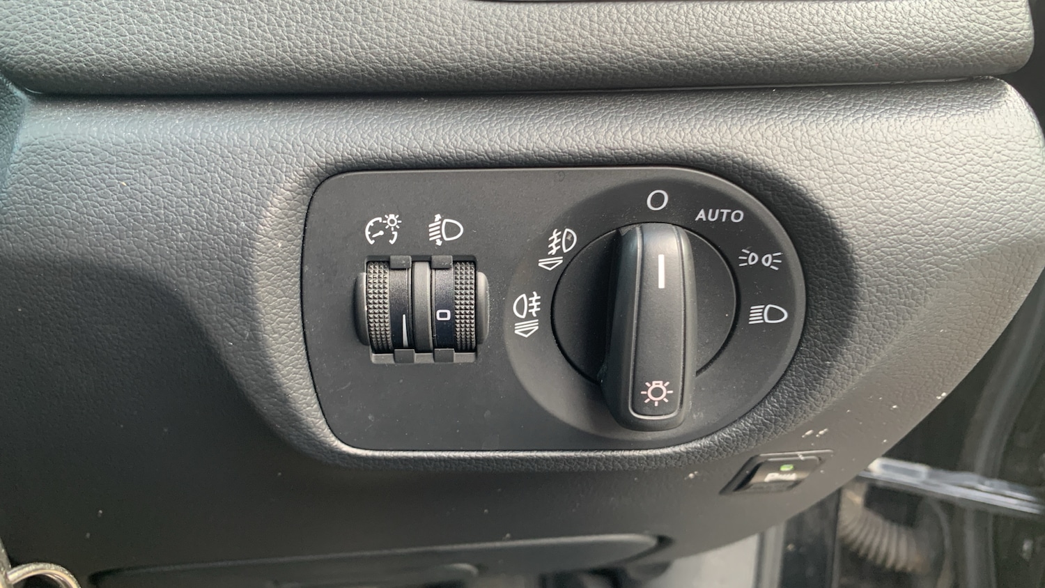 Used Audi Q3 2013 for sale - 76574463: Photo 32