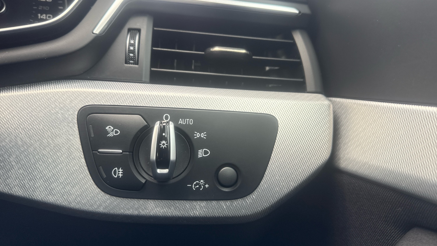 Used Audi A4 2017 for sale - 76447034: Photo 34