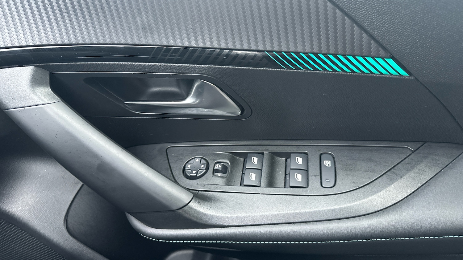 Used Peugeot 2008 2021 for sale - 76659893: Photo 41