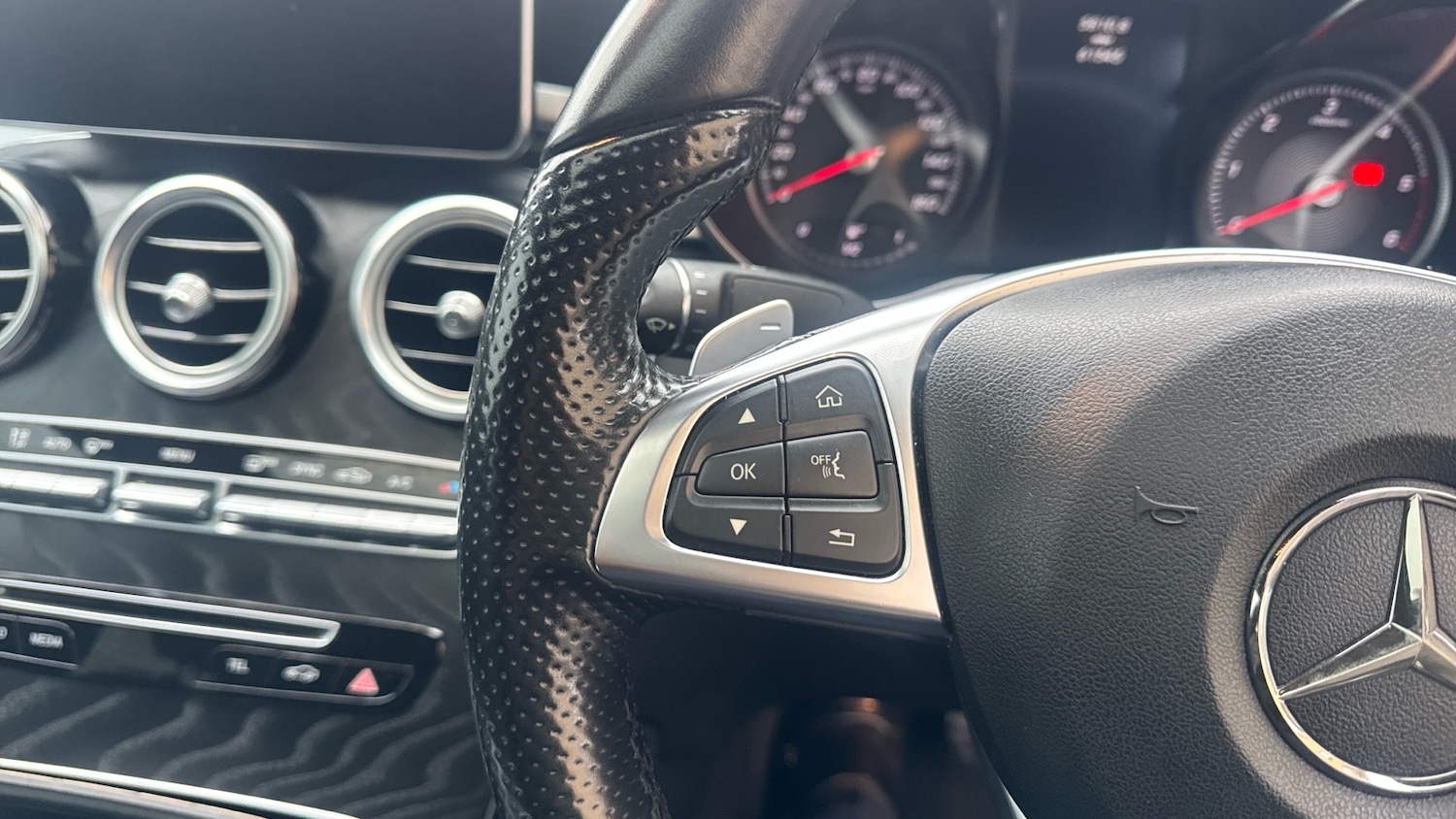 Used Mercedes-Benz GLC 2018 for sale - 77332439: Photo 24