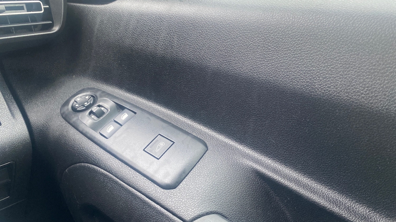 Used Peugeot Partner 2024 for sale - 77332459: Photo 23