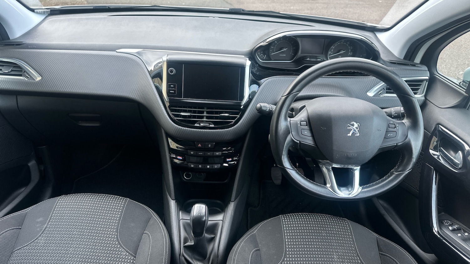 Used Peugeot 208 2019 for sale - 77825845: Photo 4