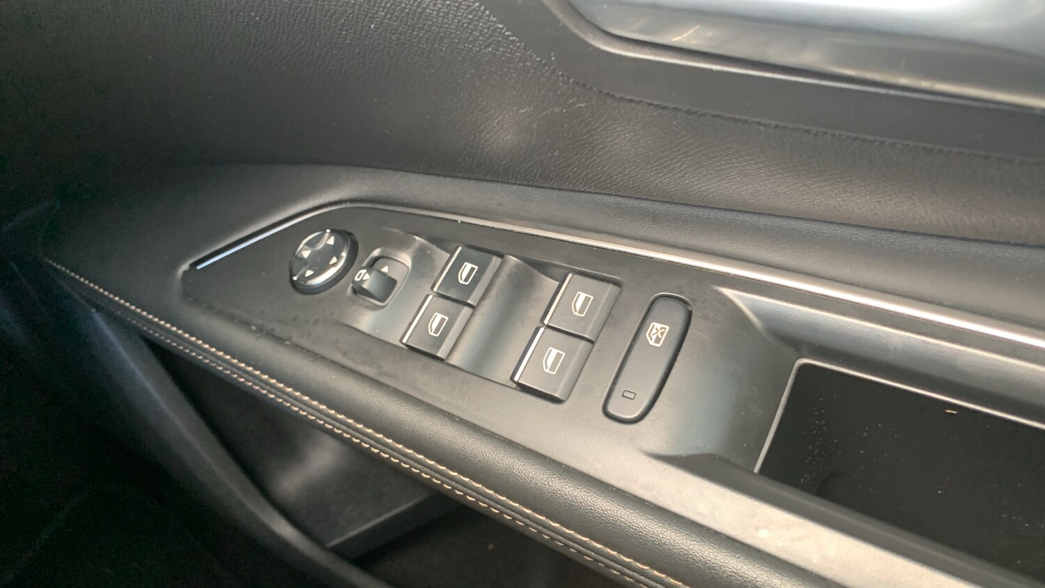 Used Peugeot 5008 2021 for sale - 77268715: Photo 22