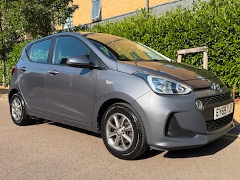 Used Hyundai i10 2019 for sale - 79531080: Photo