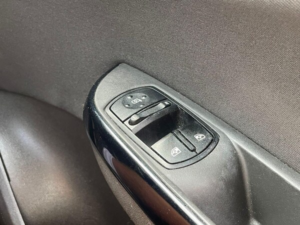 Used Vauxhall Corsa 2015 for sale - 75425965: Photo 21
