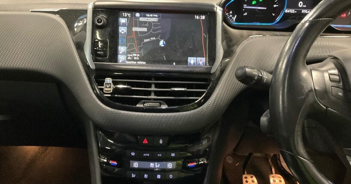 Used Peugeot 2008 2015 for sale - 76542944: Photo 7