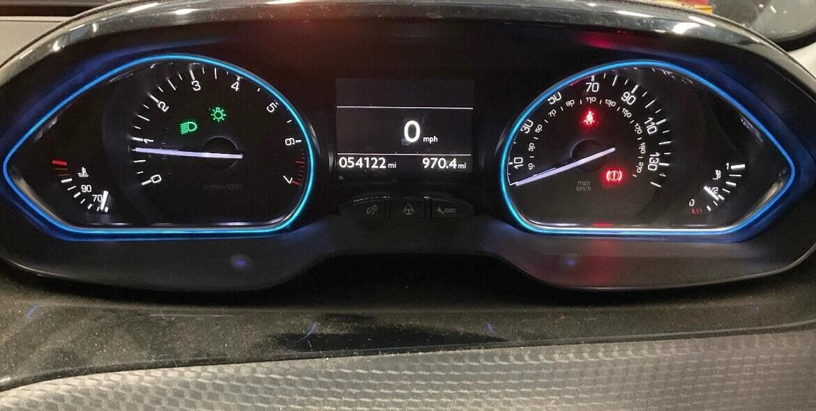 Used Peugeot 2008 2015 for sale - 76542944: Photo 8