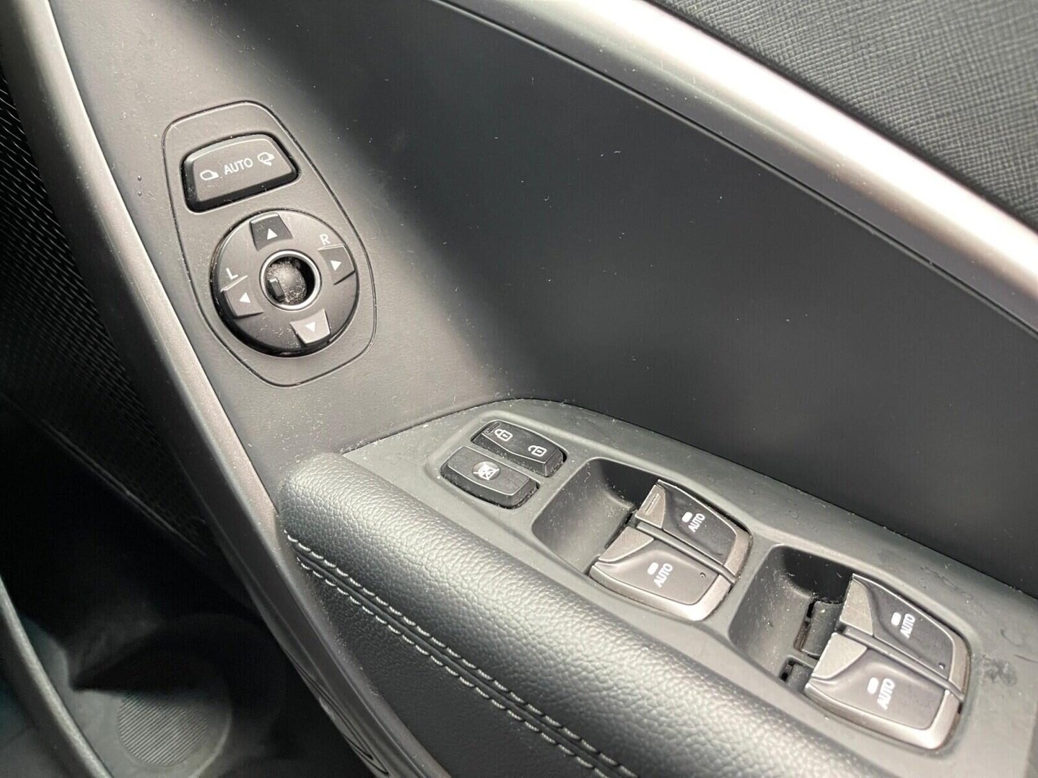 Used Hyundai Santa Fe 2016 for sale - 77487129: Photo 25